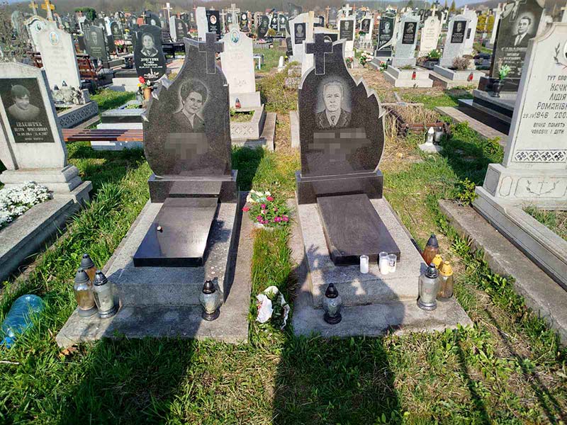 подвійна могила до прибирання Дем’янів Лаз Івано-Франківськ