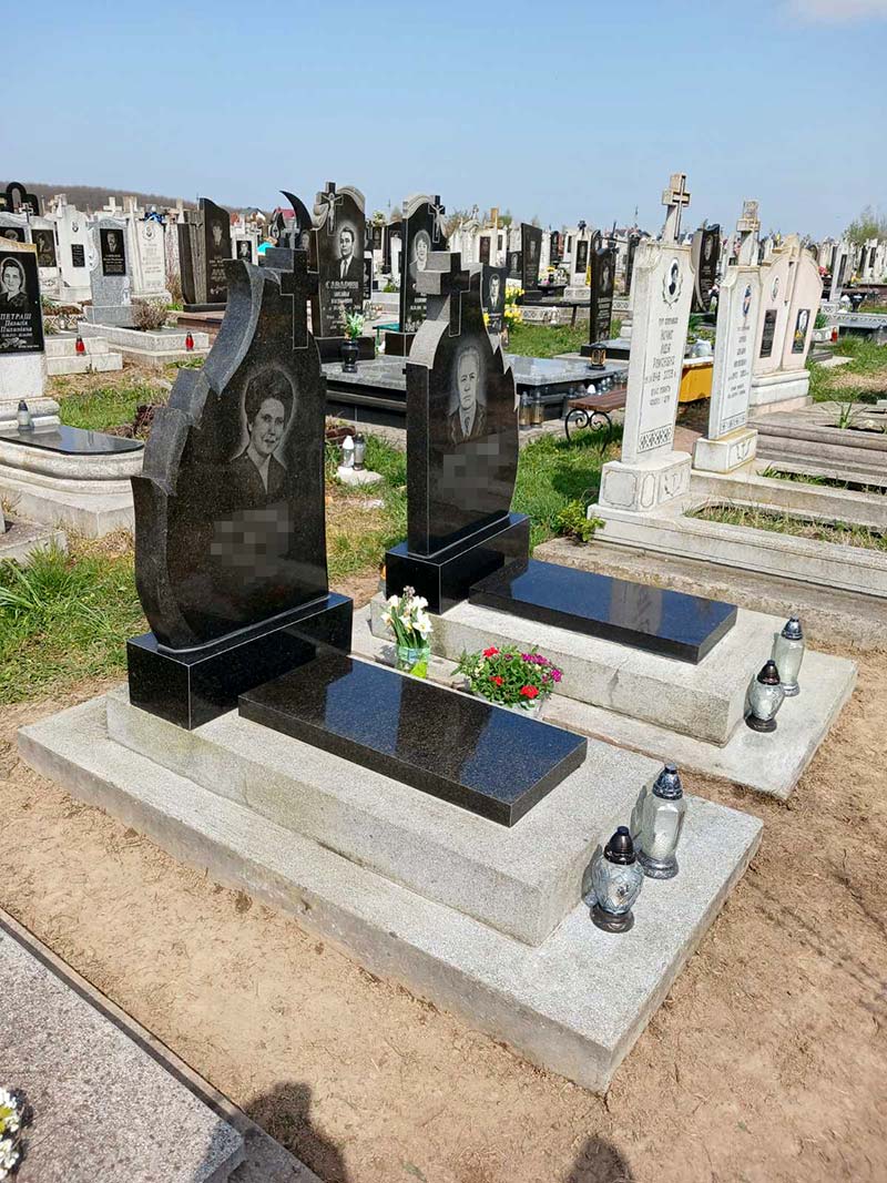 результат прибирання могили Дем’янів Лаз вигляд збоку чисті пам’ятники